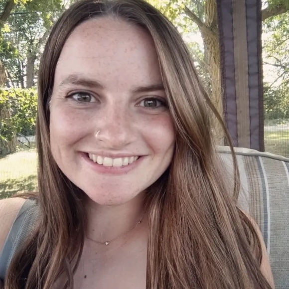 Meet your Posher, Laura - Picture 1 of 1